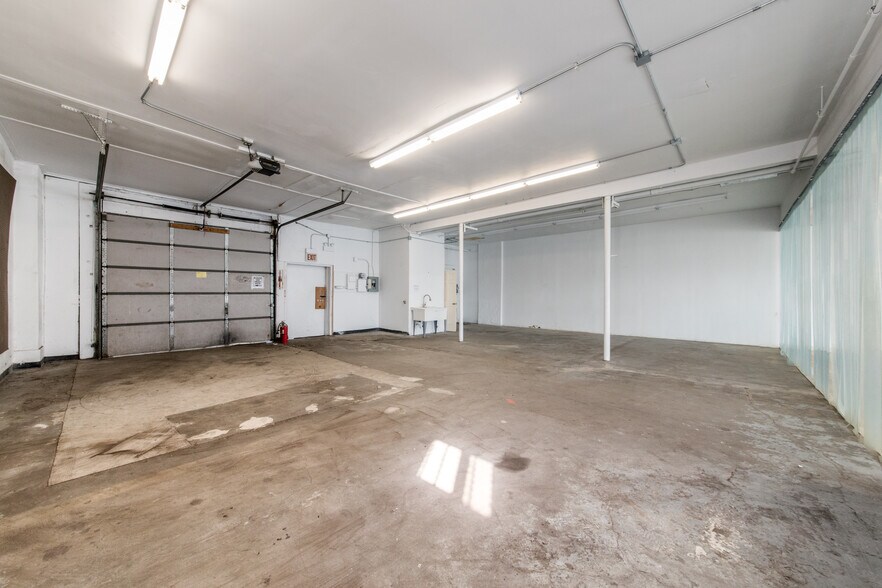 More Photos Of 5700-5716 N Western Ave, Chicago Storefront For Lease