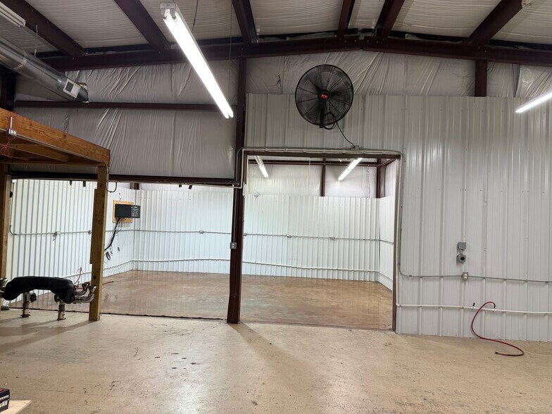 More Photos Of 23523 Lutheran Cemetery Rd, Tomball Flex For Lease