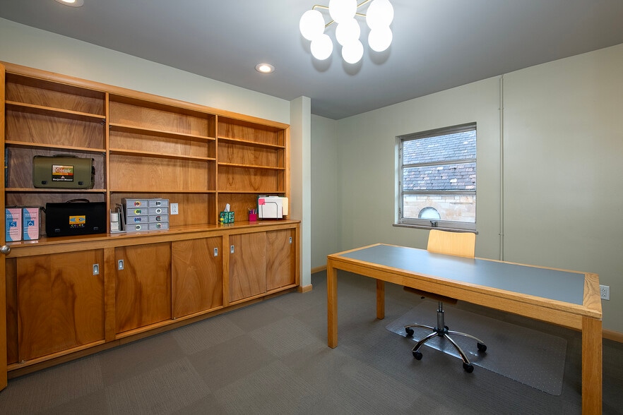 More Photos Of 2425 W 11th St, Cleveland Office For Lease