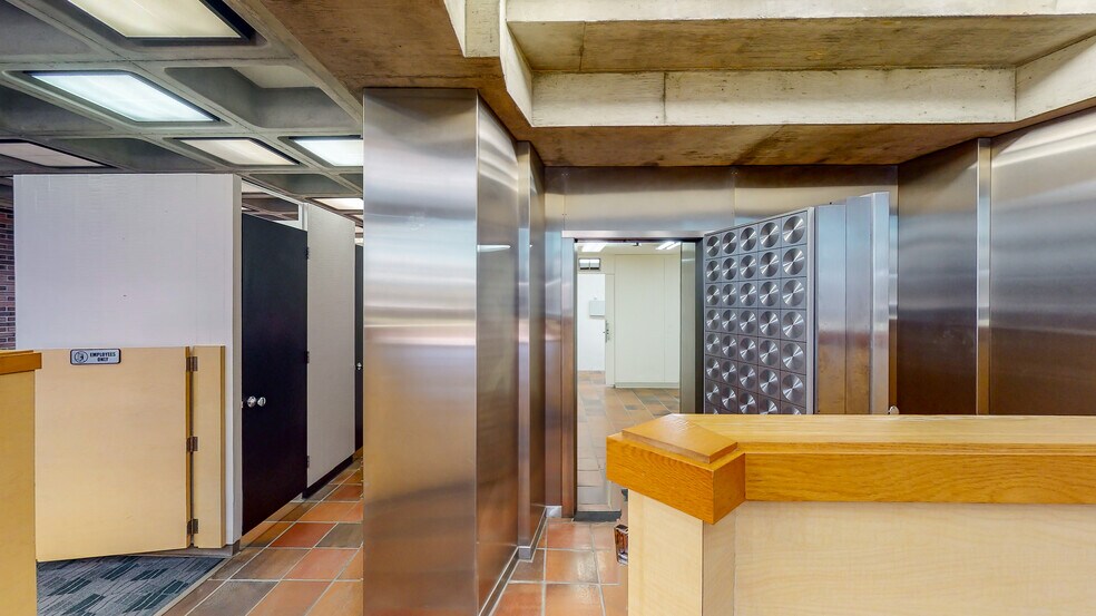 More Photos Of 8801 S Tacoma Way, Tacoma Freestanding For Lease