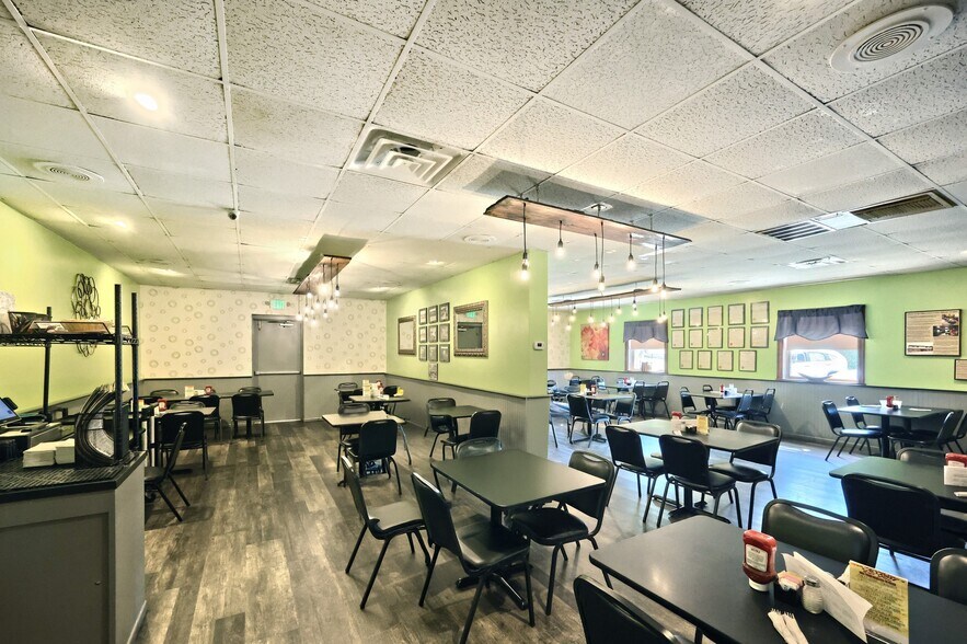 More Photos Of 1 Cherry St, Seven Valleys General Retail For Sale