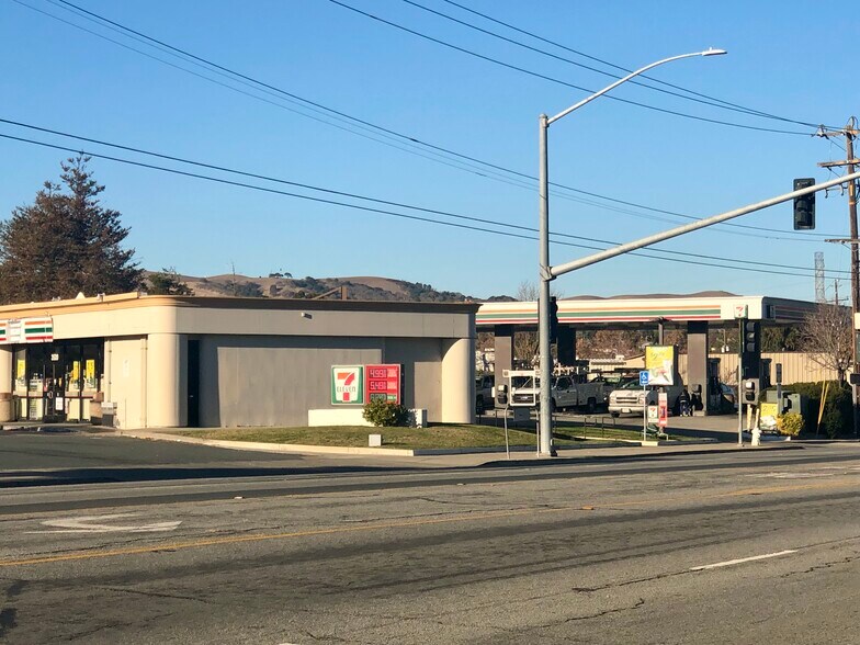 More Photos Of 3520 Pacheco Blvd, Martinez Service Station For Sale