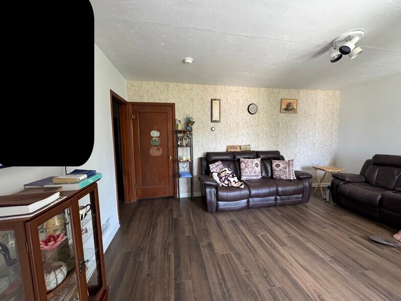 More Photos Of 120 9th Ave N, Buhl Multifamily For Sale