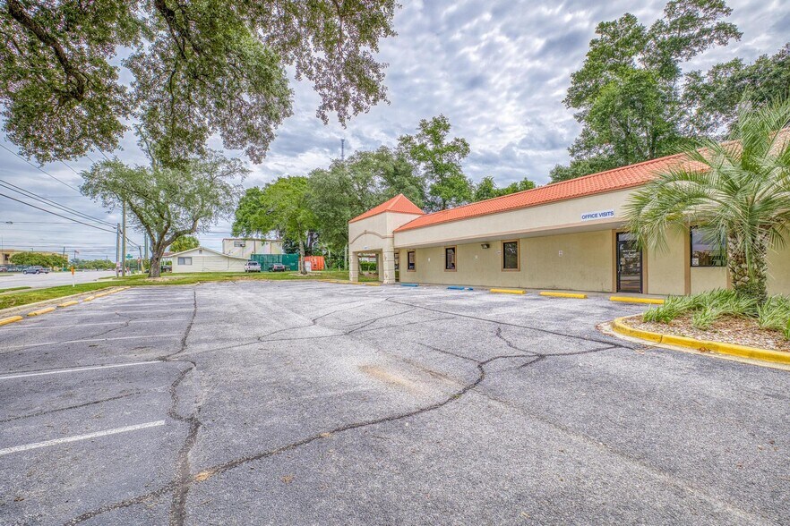 More Photos Of 1851 St Mary Ave, Pensacola Medical For Lease