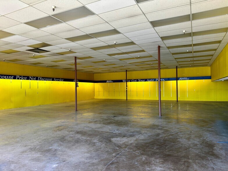 More Photos Of 248 N 9th St, Cottage Grove Freestanding For Sale