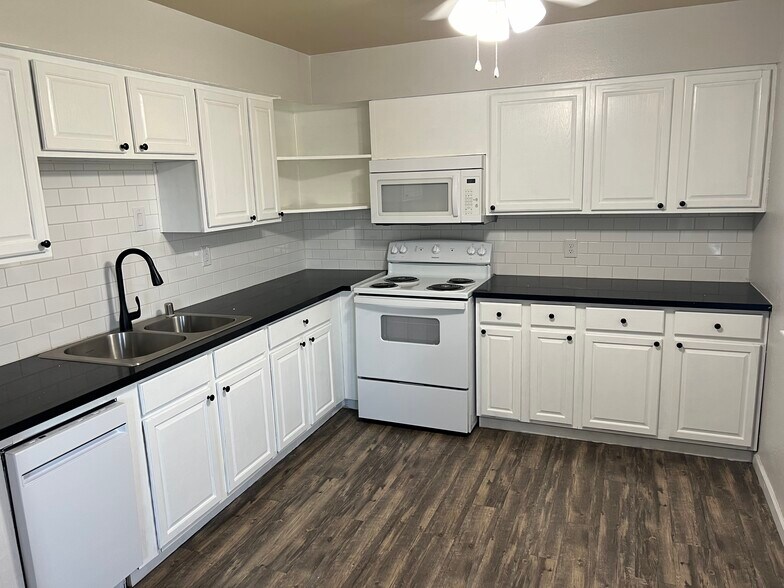 More Photos Of 2255-2297 E Shaw Ave, Fresno Apartments For Sale