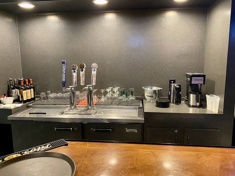 More Photos Of 239 Main St, Shelby Bar For Sale