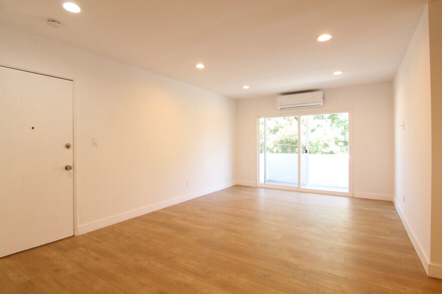 More Photos Of 561 N Sweetzer Ave, Los Angeles Apartments For Sale