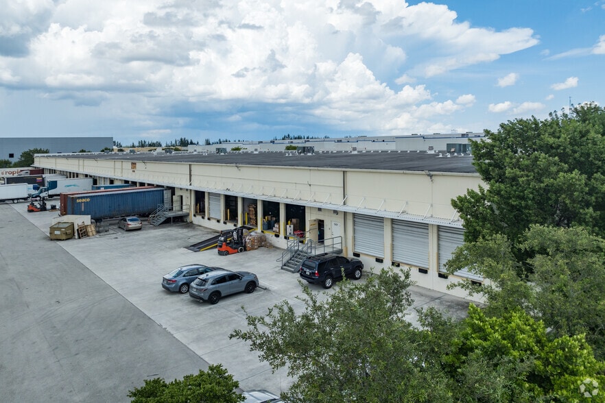 More Photos Of 13461-13483 NW 19th Ln, Miami Warehouse For Lease