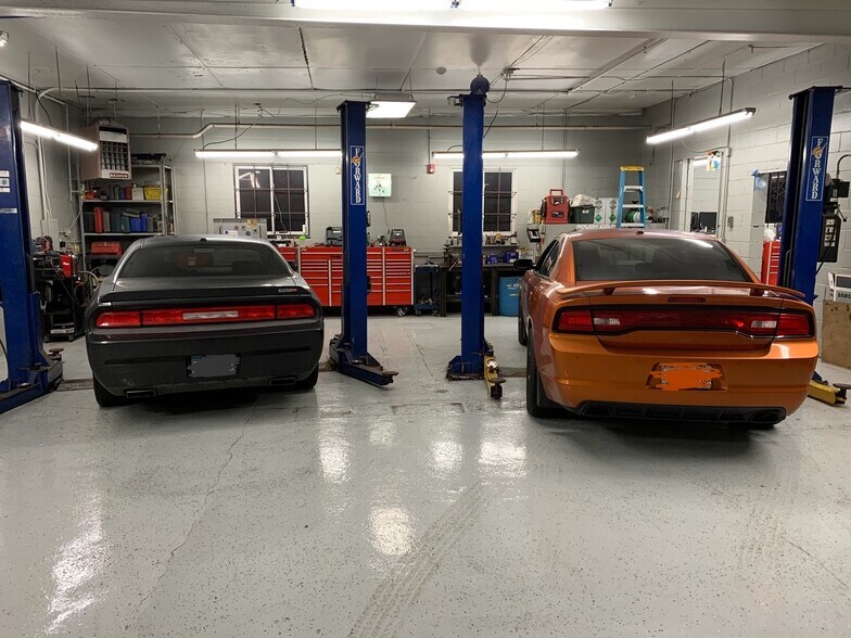 More Photos Of 3001 Sheridan Rd, Zion Auto Repair For Sale