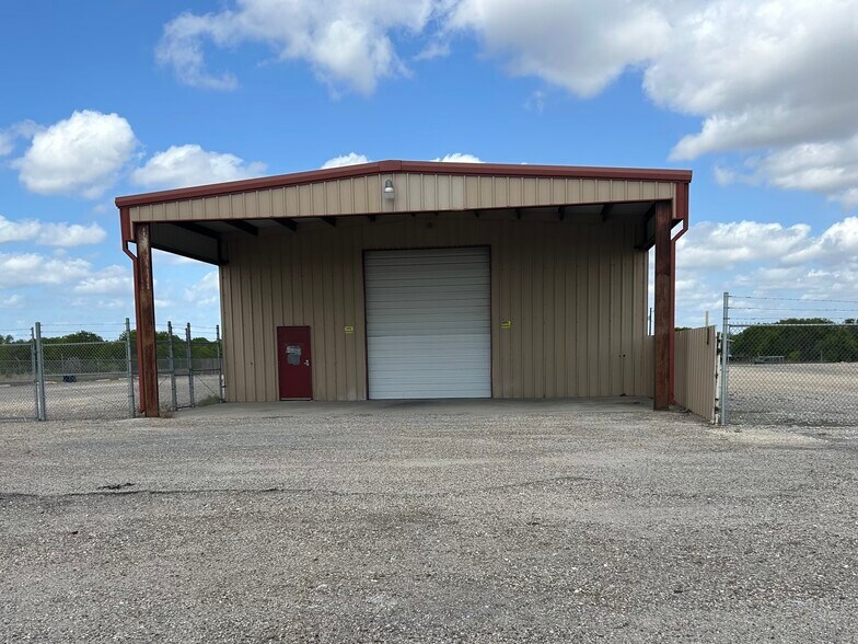 Primary Photo Of 6045 US- Hwy 77, Odem Warehouse For Lease