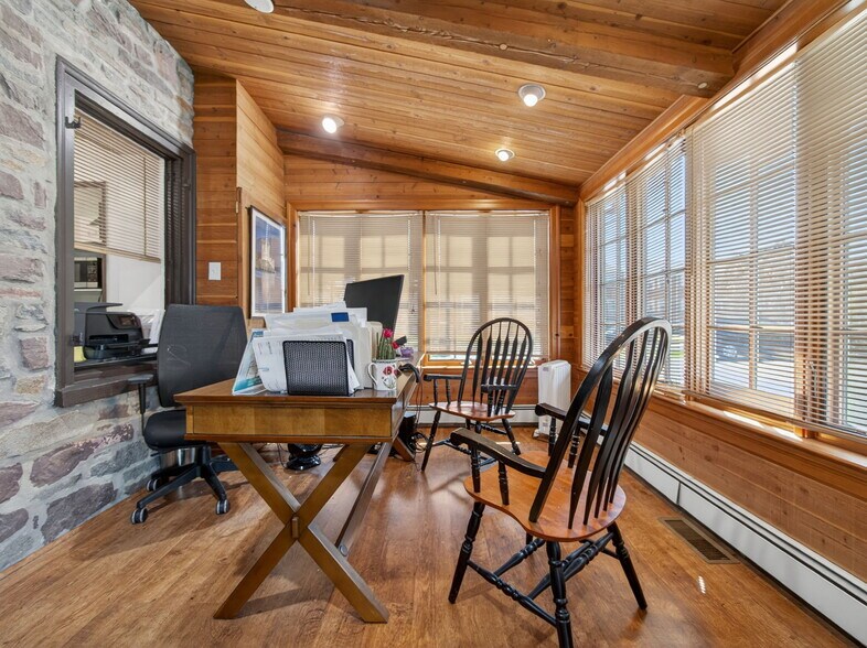 More Photos Of 1434-1436 W Broad St, Quakertown Office For Sale