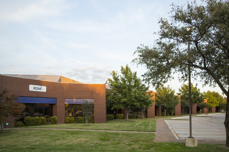 More Photos Of 1100 Jupiter Rd, Plano Showroom For Lease