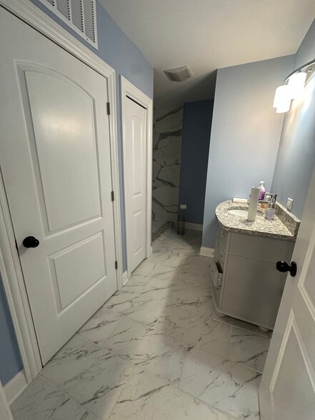 More Photos Of 616 Washington St, Waukegan Specialty For Sale