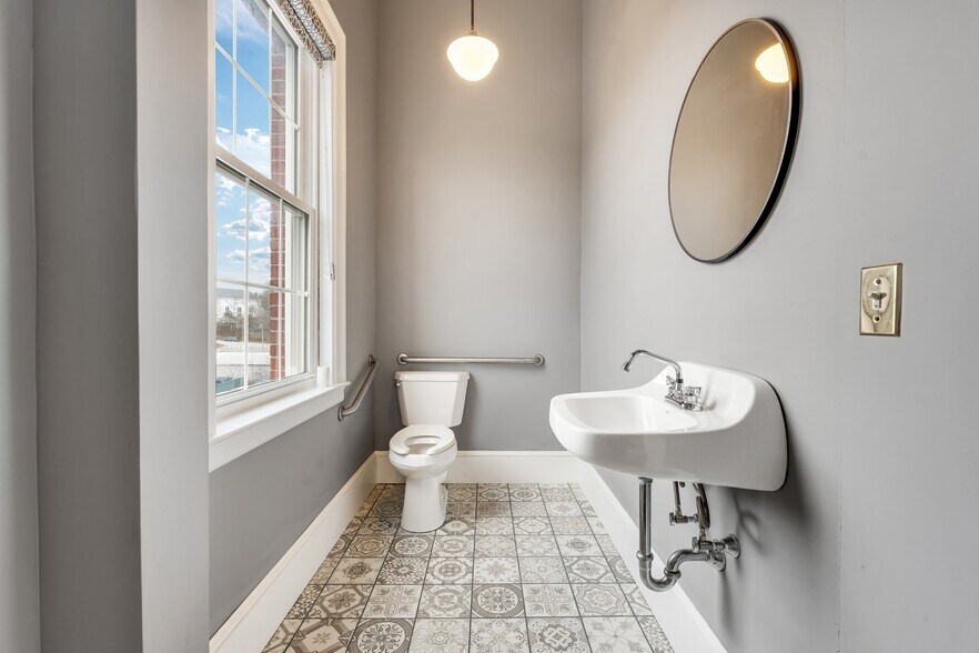 More Photos Of 192 Main St, Ellsworth Storefront For Sale