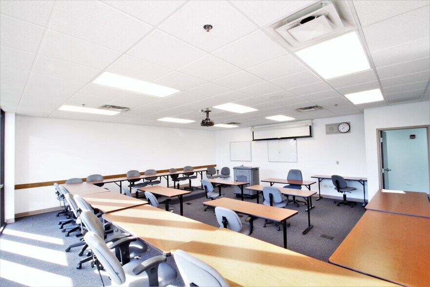 More Photos Of 14240 Dante Ave, Dolton Loft Creative Space For Lease