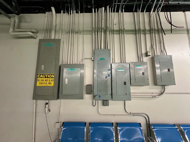 More Photos Of 7803 Hansen Rd, Houston Warehouse For Lease