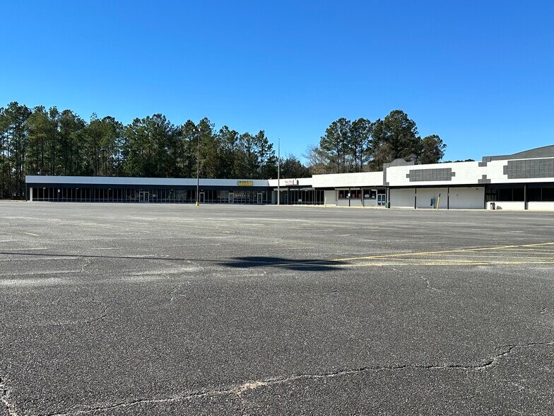 More Photos Of 701 Riverside Ave, Waycross General Retail For Sale