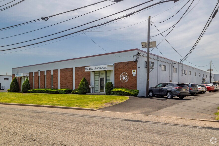 More Photos Of 150 Commerce Rd, Carlstadt Warehouse For Lease