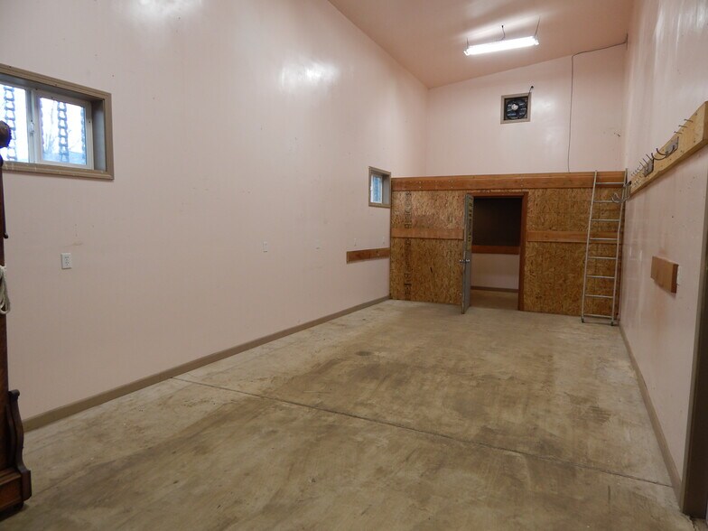 More Photos Of 121 Deady Crossing Rd, Sutherlin Warehouse For Sale