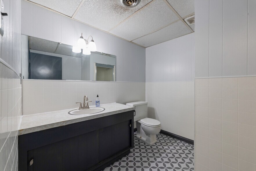 More Photos Of 14392 W Expressway 83, Harlingen Industrial For Sale