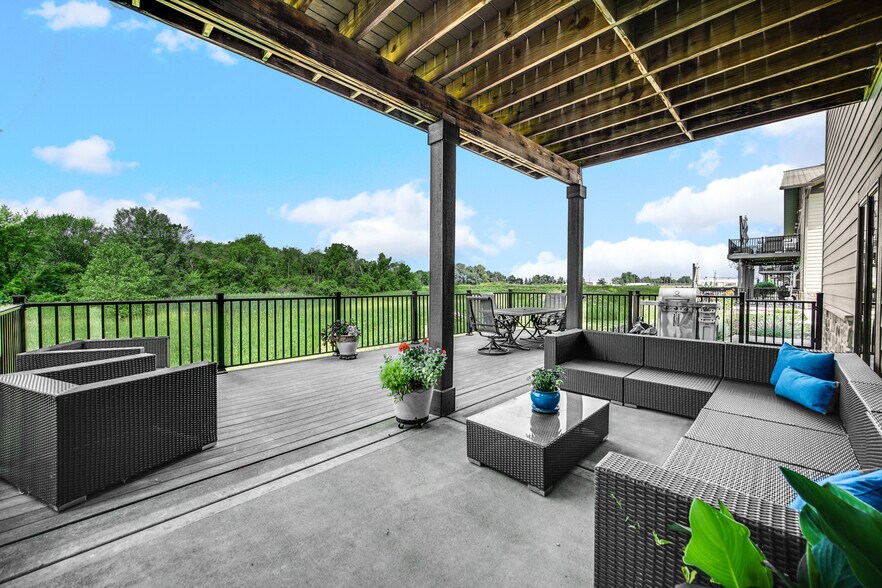 More Photos Of 2108-2260 Ferry Rd, Naperville Showroom For Sale