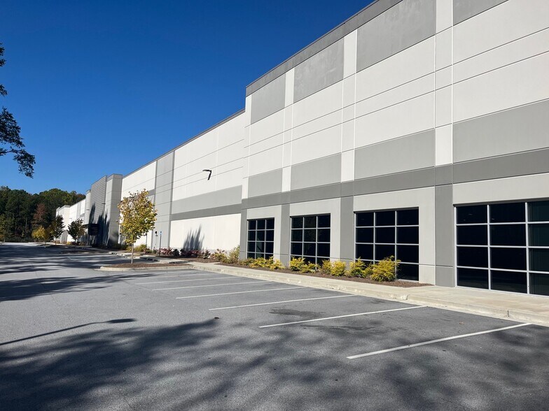More Photos Of 6525 Mall Blvd, Union City Warehouse For Lease