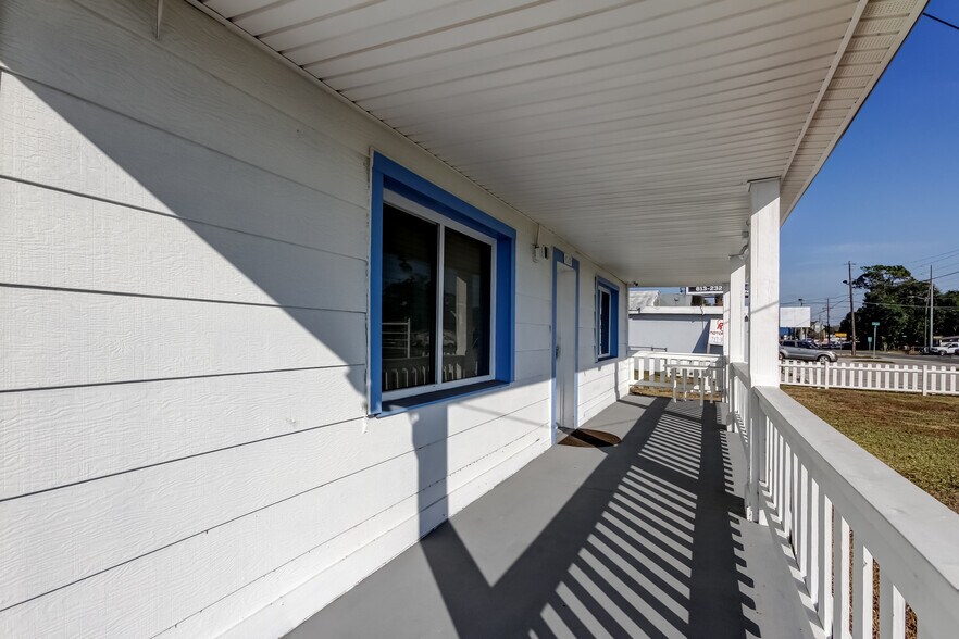 More Photos Of 4539 Mile Stretch Dr, Holiday Office For Sale