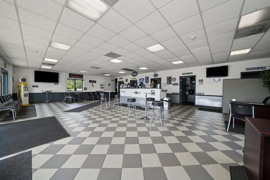 More Photos Of 2920 W 159th St, Markham Freestanding For Sale