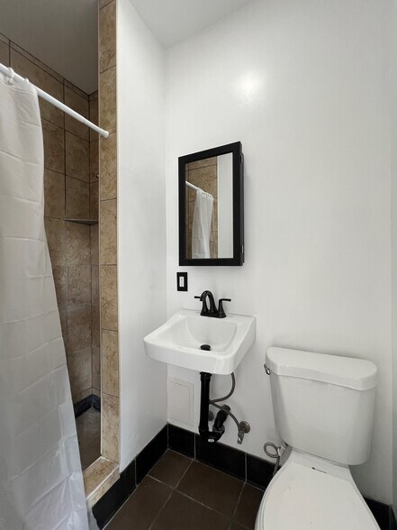 More Photos Of 717 Columbia Ave, Los Angeles Apartments For Sale
