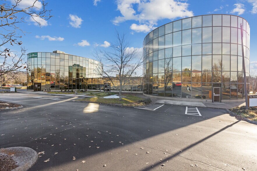 More Photos Of 1989-1999 E Stone Dr, Kingsport Office For Lease