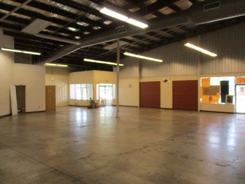 More Photos Of 91 New Leicester Hwy, Asheville Flex For Sale