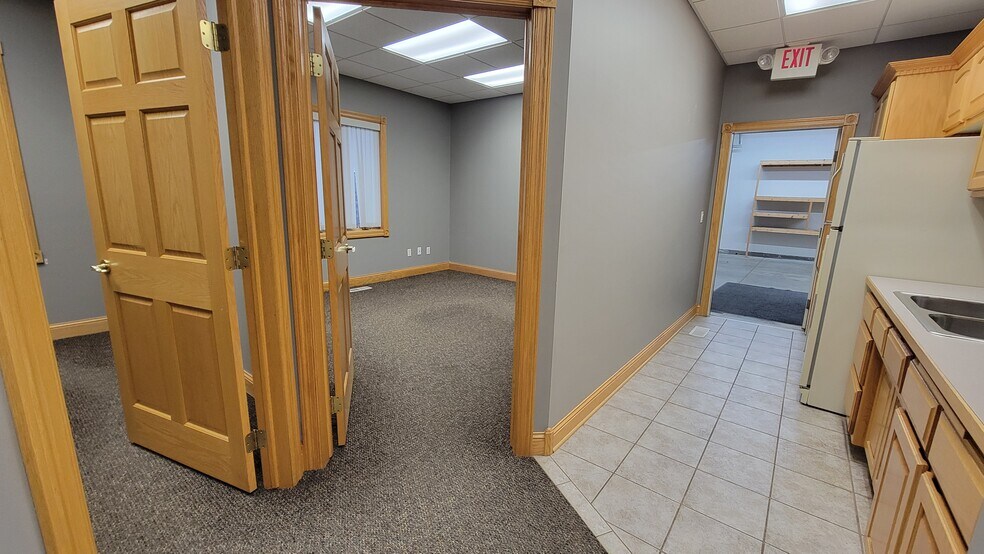 More Photos Of 1881 NW Station Parkway, Andover Office Residential For Lease