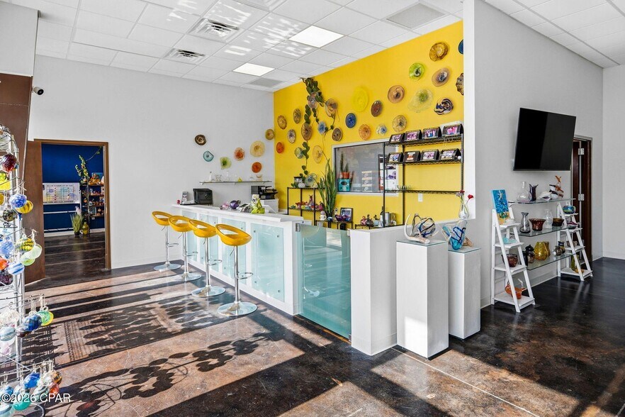 More Photos Of 1331 Harrison Ave, Panama City Showroom For Sale
