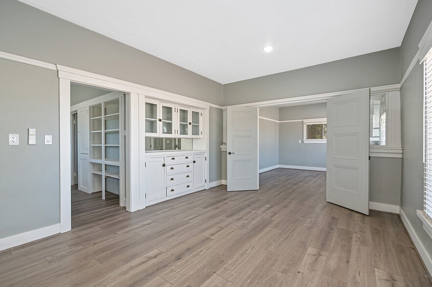 More Photos Of 19435 East St, Woodland Specialty For Sale
