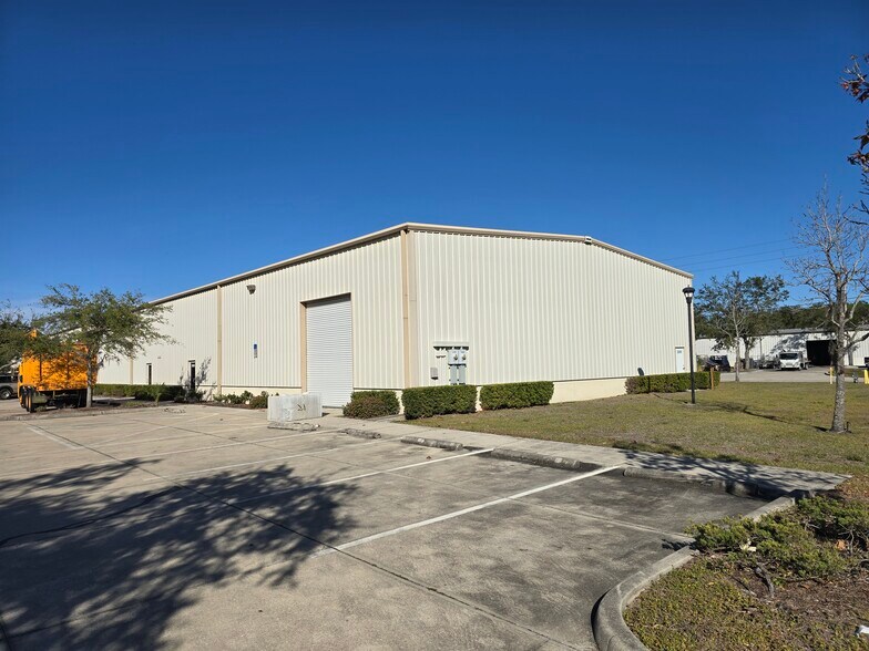 Primary Photo Of 2088 58th Avenue Cir E, Bradenton Warehouse For Sale