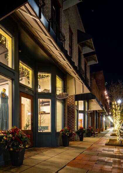 More Photos Of 207 E Main St, McMinnville General Retail For Sale