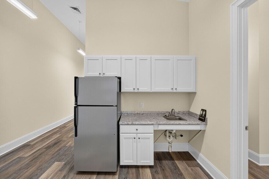 More Photos Of 7627 Market St, Wilmington Office For Lease