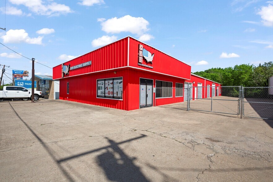 Primary Photo Of 650 E Highway 67, Duncanville Light Distribution For Sale