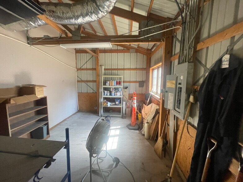 More Photos Of 212 W Heavy Traffic Way, Tulsa Manufacturing For Lease