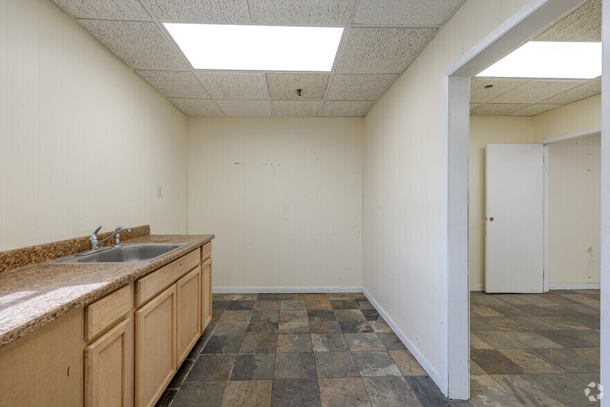 More Photos Of 185 Van Winkle Ave, Hawthorne Warehouse For Sale