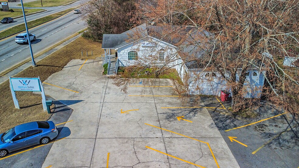 More Photos Of 4849 Mercer University Dr, Macon-Bibb Storefront For Sale