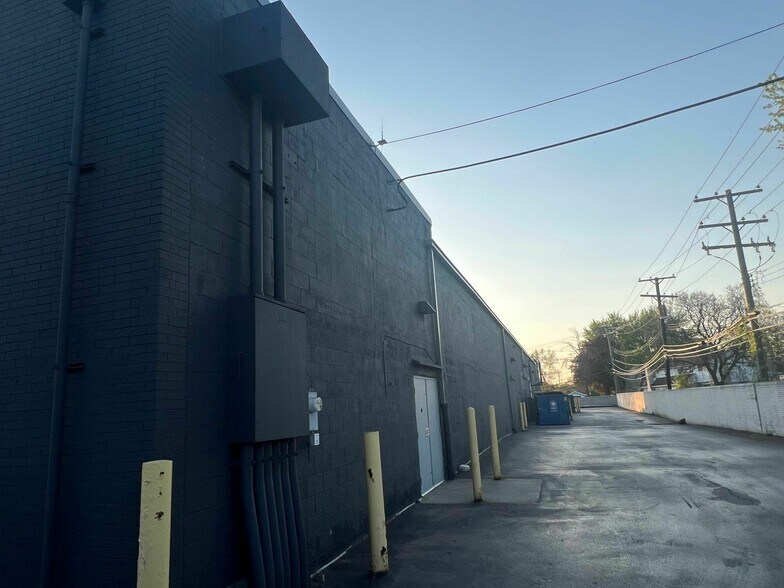 More Photos Of 4235-4239 E 12 Mile Rd, Warren Storefront For Sale