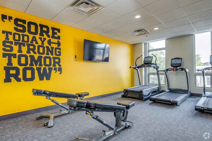 More Photos Of 211 W Mineral St, Milwaukee Apartments For Lease