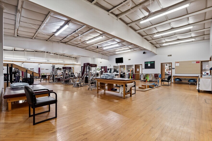 More Photos Of 18 Sportsman Dr, Clarion Medical For Lease