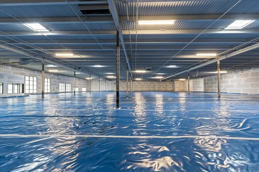 More Photos Of 29270-29350 Plymouth Rd, Livonia Freestanding For Lease