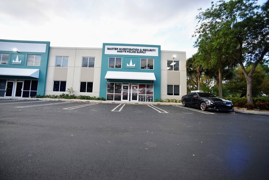 More Photos Of 14000-14046 NW 82nd Ave, Miami Lakes Light Distribution For Lease