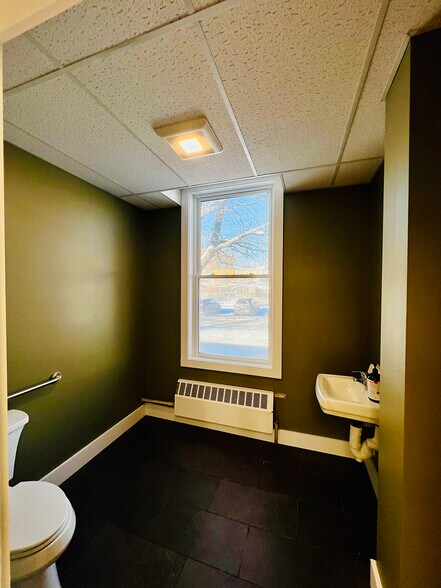 More Photos Of 42 Central St, Newport Apartments For Lease