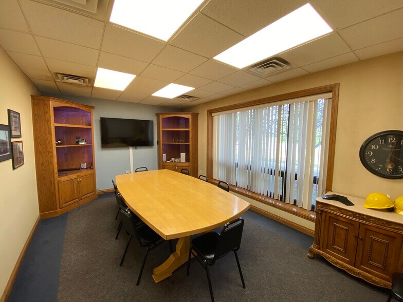 More Photos Of 2300 Northridge Dr, Kaukauna Manufacturing For Lease