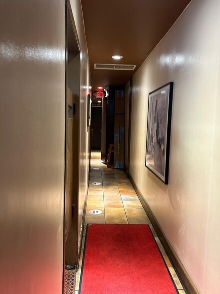 More Photos Of 324-326 S Beverly Dr, Beverly Hills Restaurant For Lease